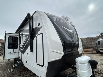 2022 Grand design Momentum 29G