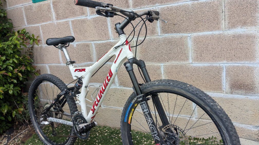 18" Specialized "Testbike" FSR Enduro Comp 3x9 deo