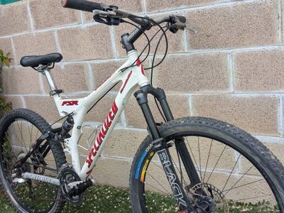 18" Specialized "Testbike" FSR Enduro Comp 3x9 deo