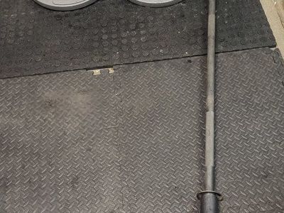 Weights 90 pounds