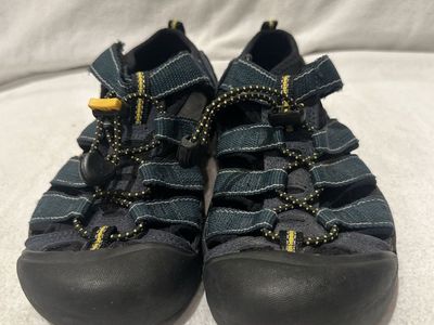 Keen youth, size 3, navy blue waterproof, hiking sandals