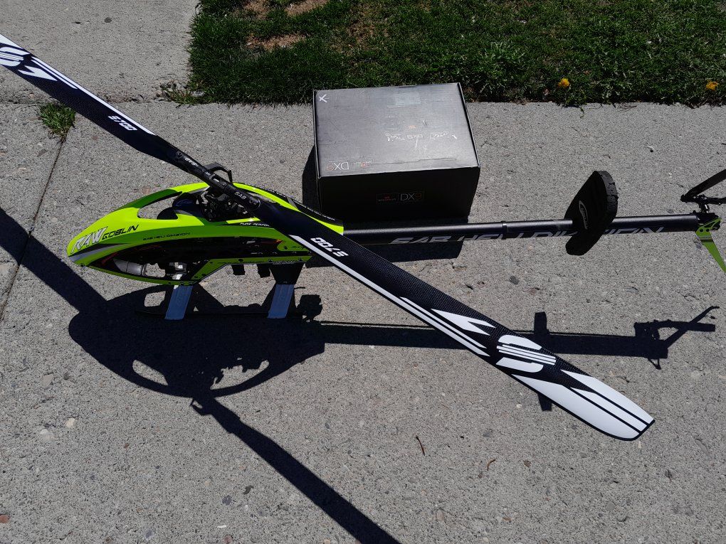 Goblin 700 with DX9 Black edition radio