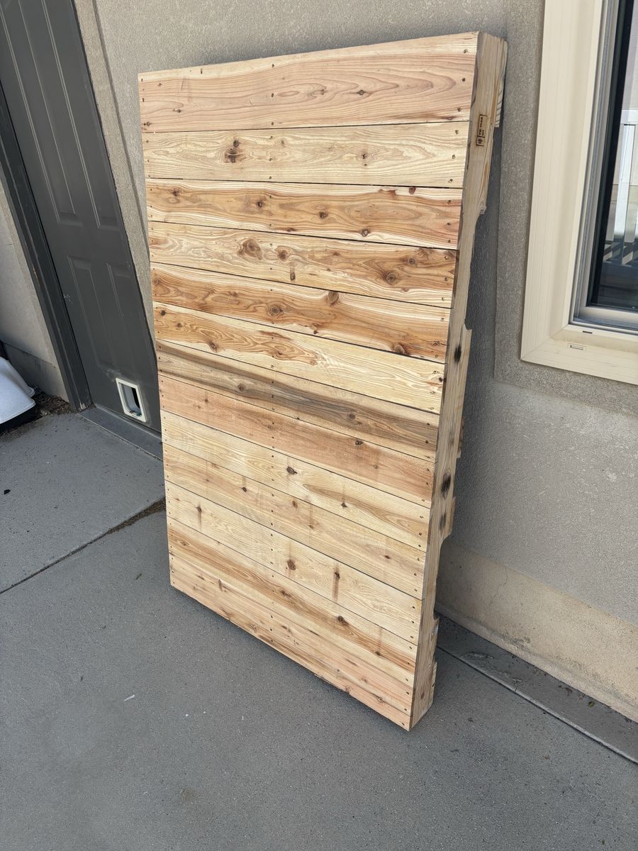 Wood Pallet - New Condition, Versatile DIY Project Material