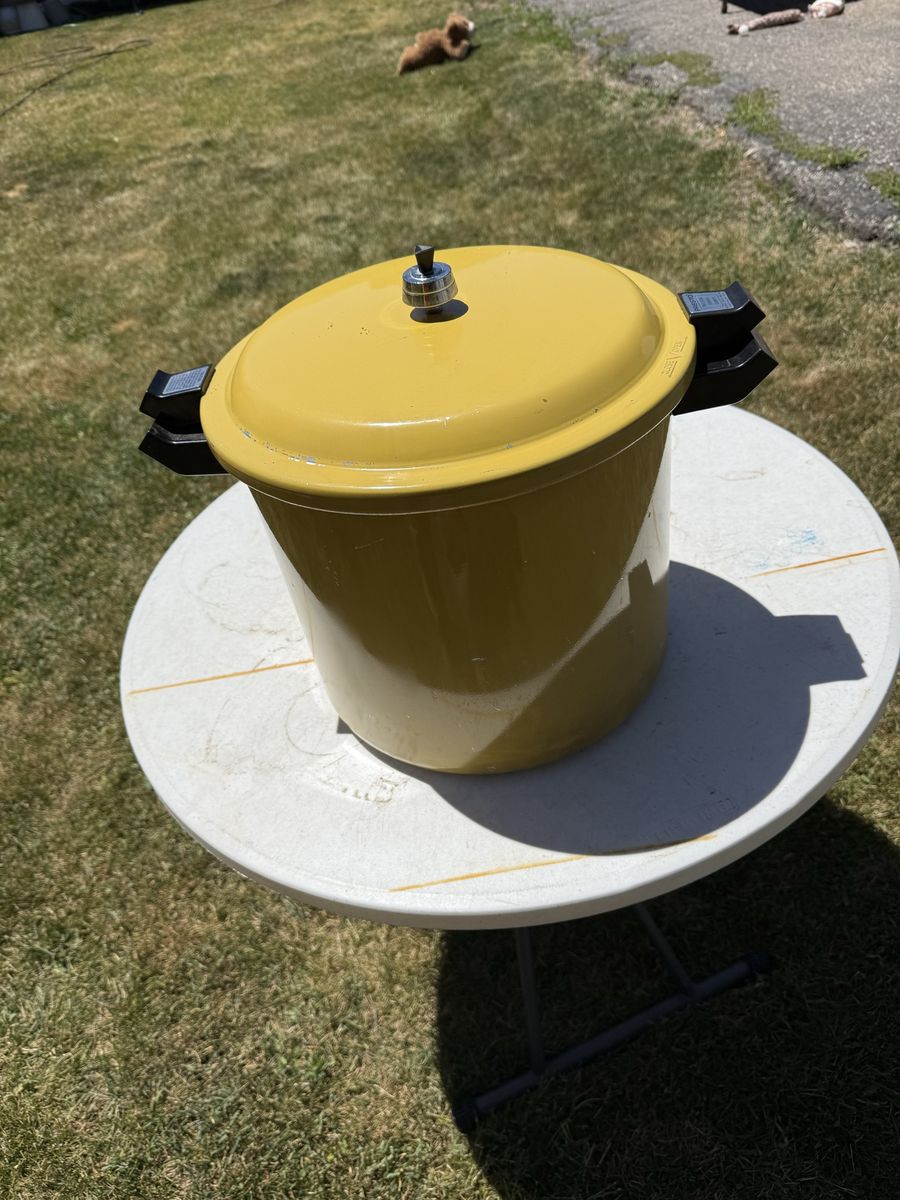 Presto Pressure Cooker/ Canner