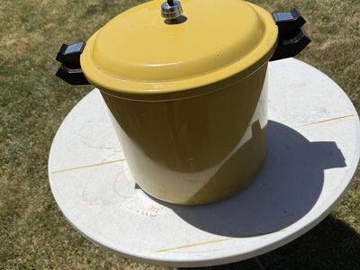 Presto Pressure Cooker/ Canner