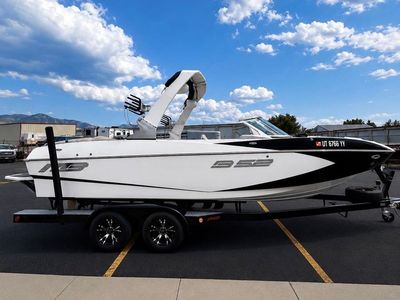 2018 MB Sports B52 23’