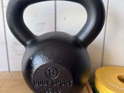New 35 Pound Kettlebell 16kg