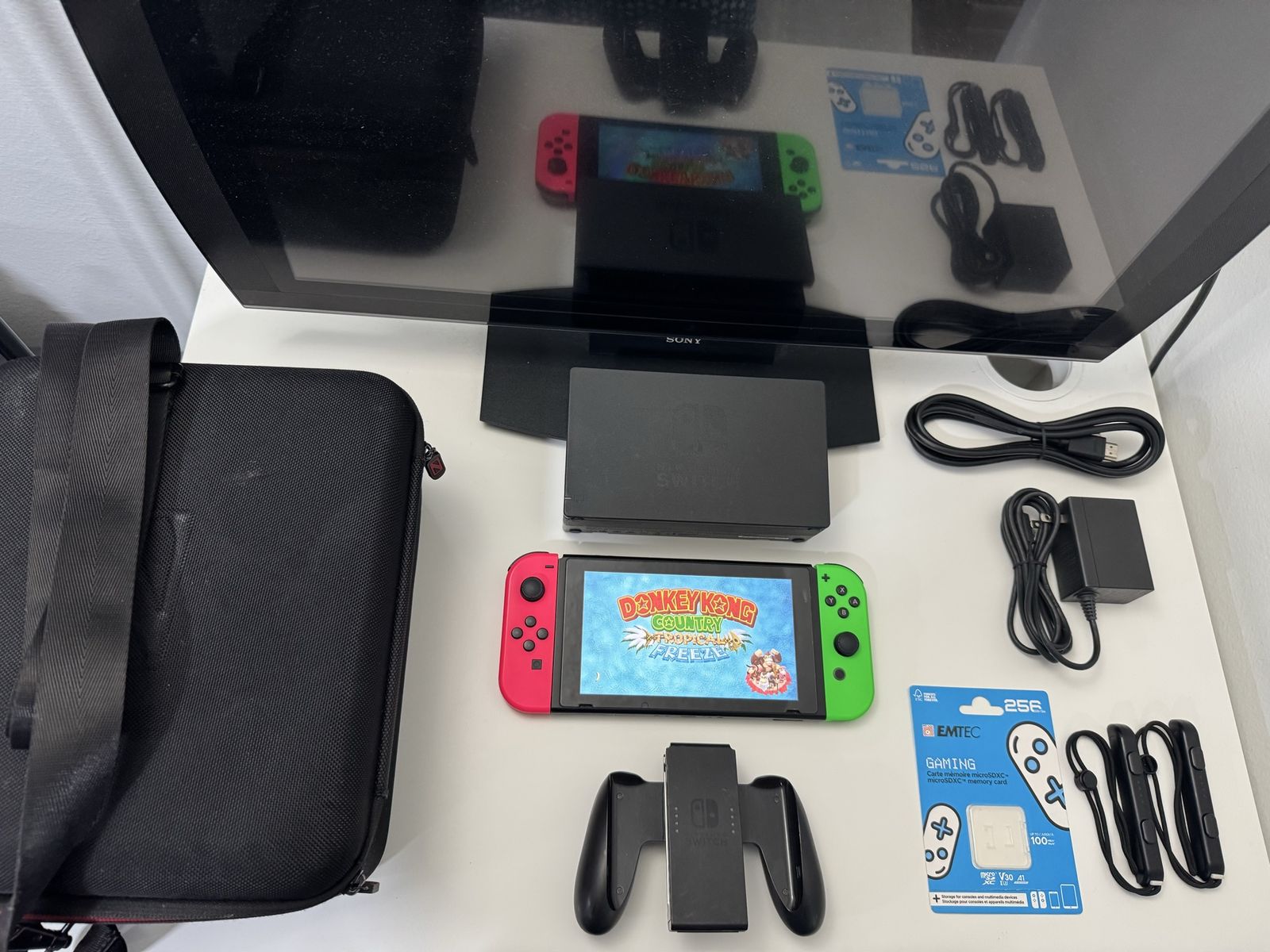 Nintendo Switch Modded 256gb Loaded / Dock / Grip / Cords / Travel case