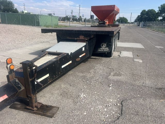 1997 Lynnwood Triple axle flatbed dump trailer