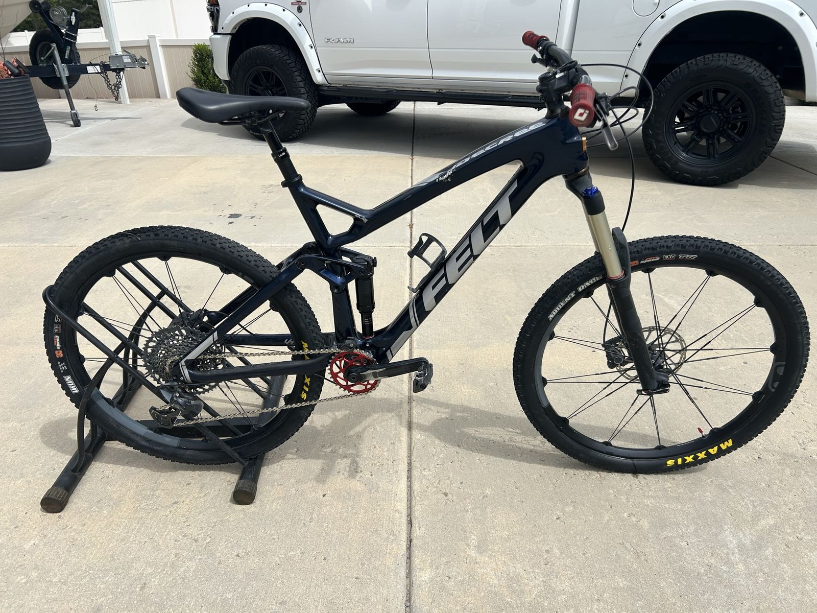 Felt Full Suspension Mountain Bike Large Carbon Frame Trail Bike