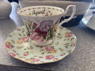 Royal Albert Bone China "April Sweet Pea" Flower of the Month Series Teacup & Saucer Set