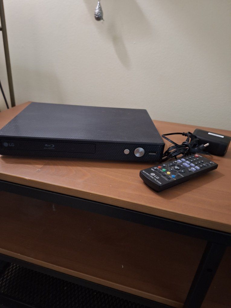 LG Blu-Ray Disc Player with Remote Control - Excellent Condition