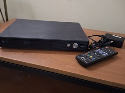 LG Blu-Ray Disc Player with Remote Control - Excellent Condition