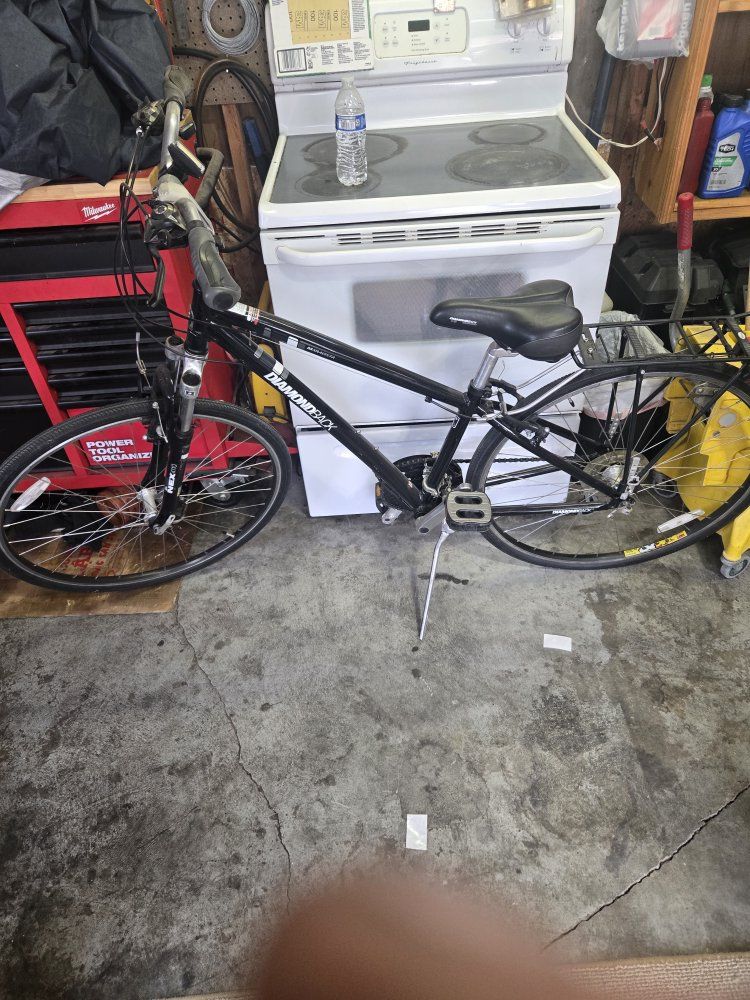 Diamondback Maravista Hybrid Bike - Shimano 24-Speed Shifters - Black