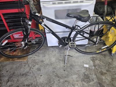 Diamondback Maravista Hybrid Bike - Shimano 24-Speed Shifters - Black