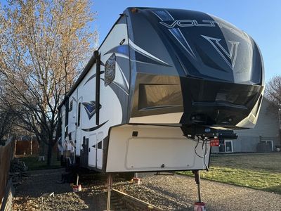 2016 Dutchman Voltage V3305