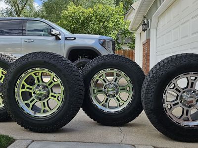 18 inch rims and tires only a few months old 275/65R18