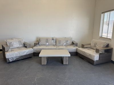 NEW COSTCO 4-PIECE OUTDOOR PATIO CHAIR & TABLE SET