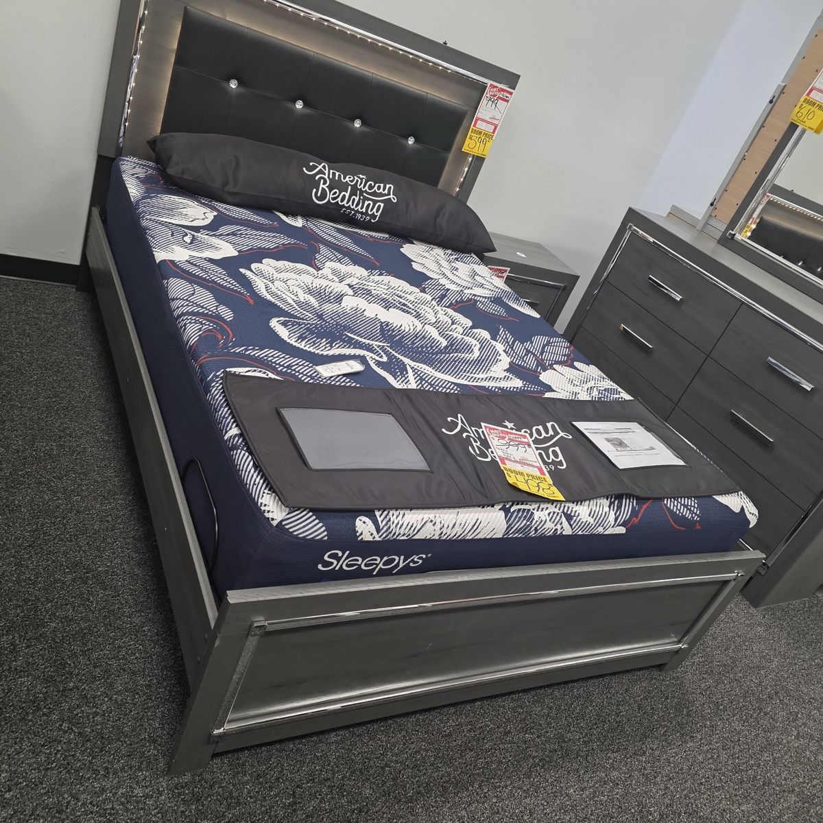 Queen size bedframe