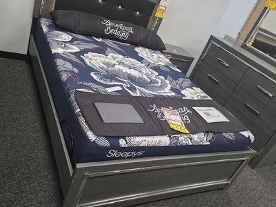 Queen size bedframe