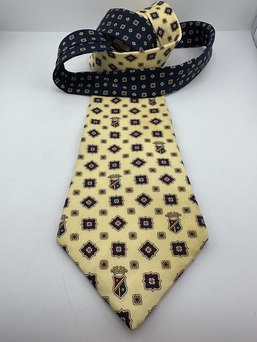 Vintage Tommy Hilfiger Silk Tie Italy Cream Navy Crest Medallion Necktie 3.75"