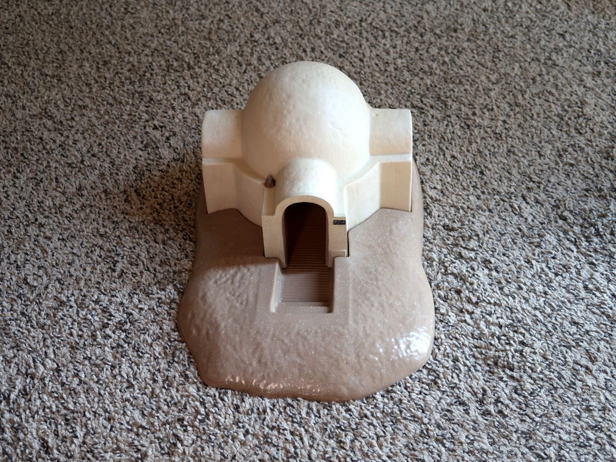 Hasbro 2008 Star Wars Tatooine Moisture Farm Hut House Building with platform