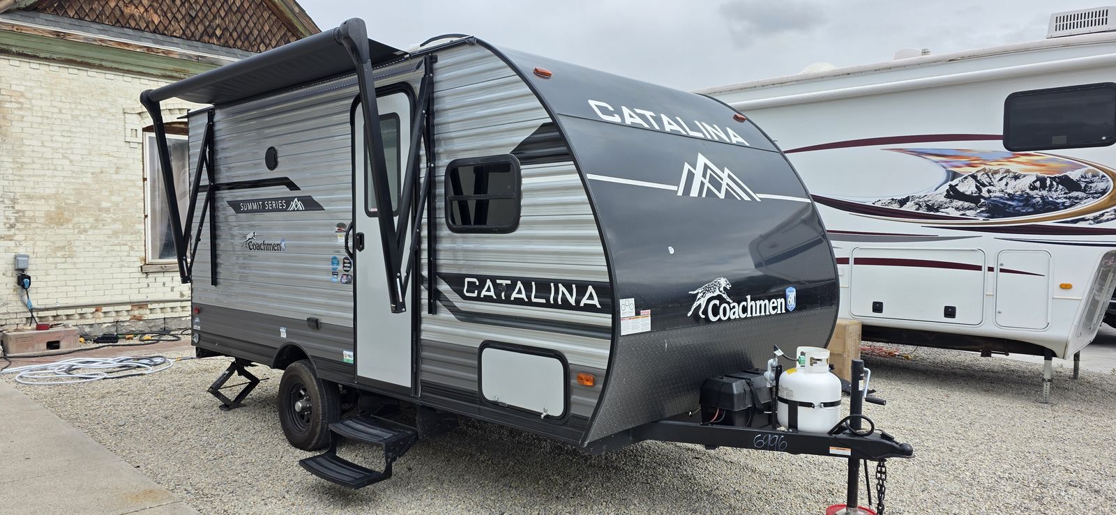 2024 Coachmen Catalina Summit – Like New, Half-Ton Towable couples trailer / maybe 1-2 small kids max