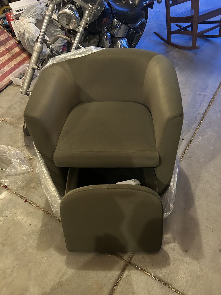 Colamy Accent Chair in Green