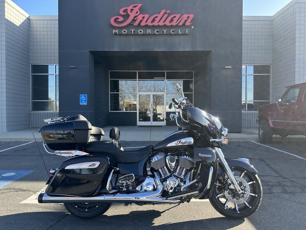 2021 Indian Motorcycle® Roadmaster® Limited Thunder Black Azure Crystal