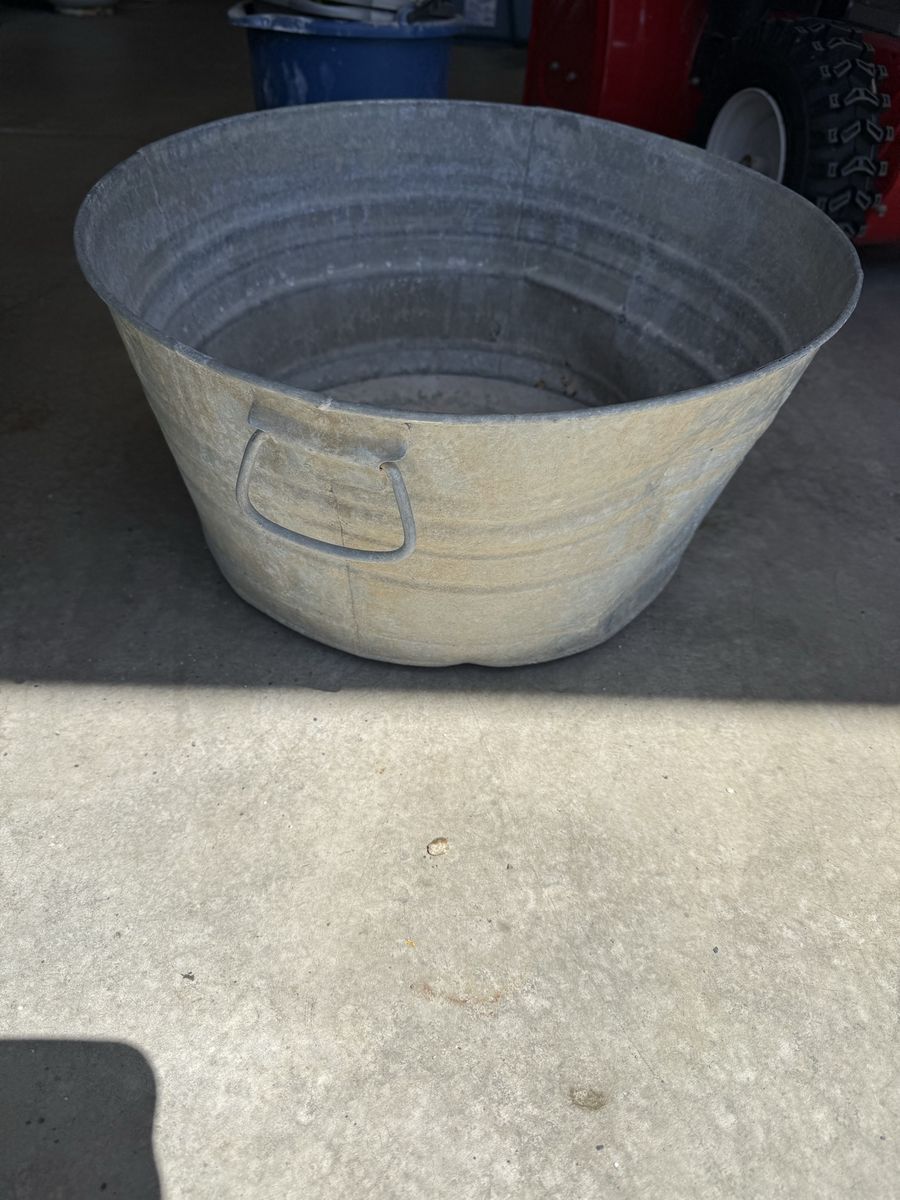 Antique medium wash tub