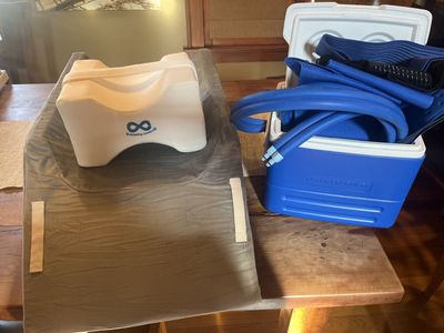 Cold therapy ice machine and foam pillows