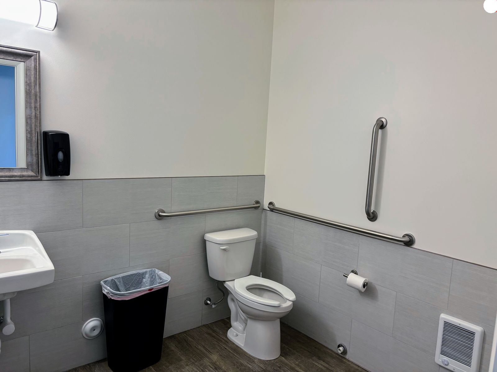 Main image 7