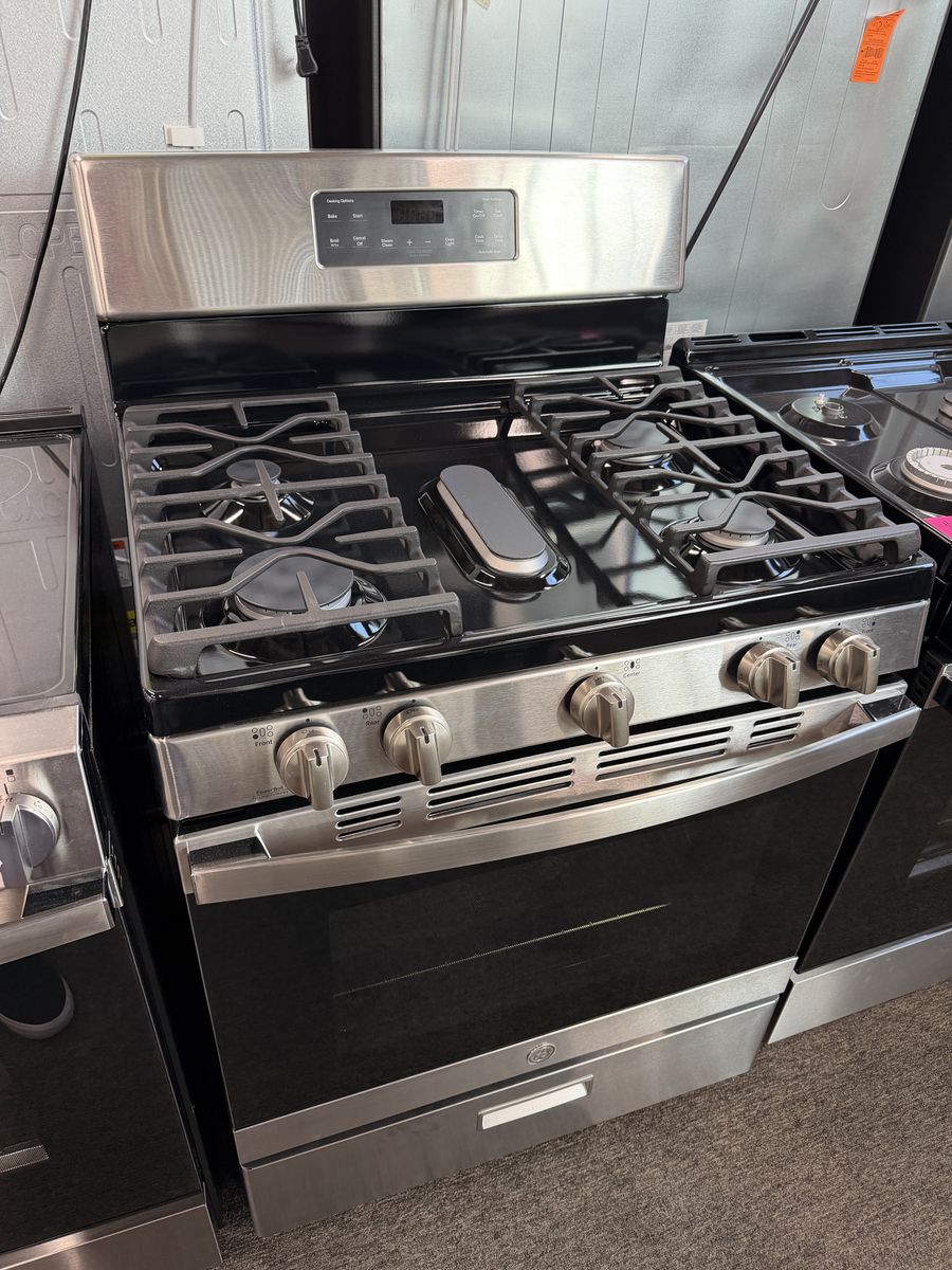 GE 5.3 Cu Ft Single Oven Convection Gas Range - Stainless Steel