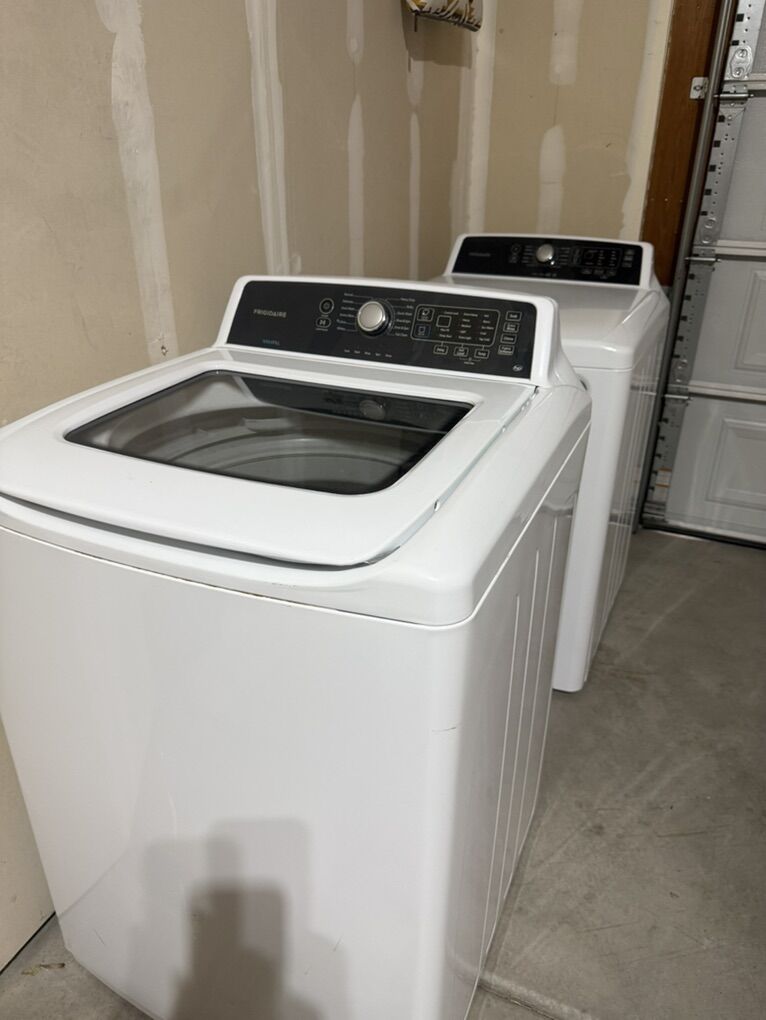 Frigidair Maxfill Washing Machine & Electric Dryer