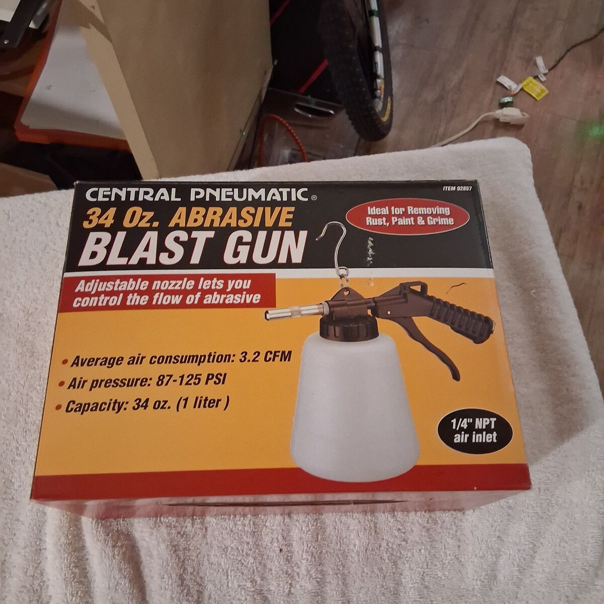 Central Pneumatic 34 oz. Abrasive Blast Gun