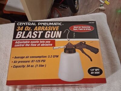 Central Pneumatic 34 oz. Abrasive Blast Gun