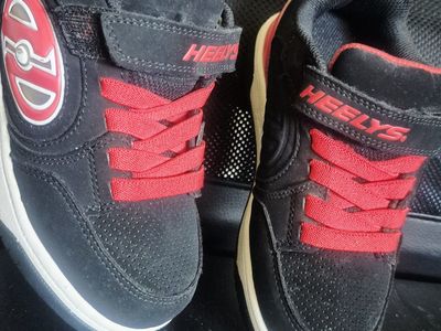 Boys Heelys size 2