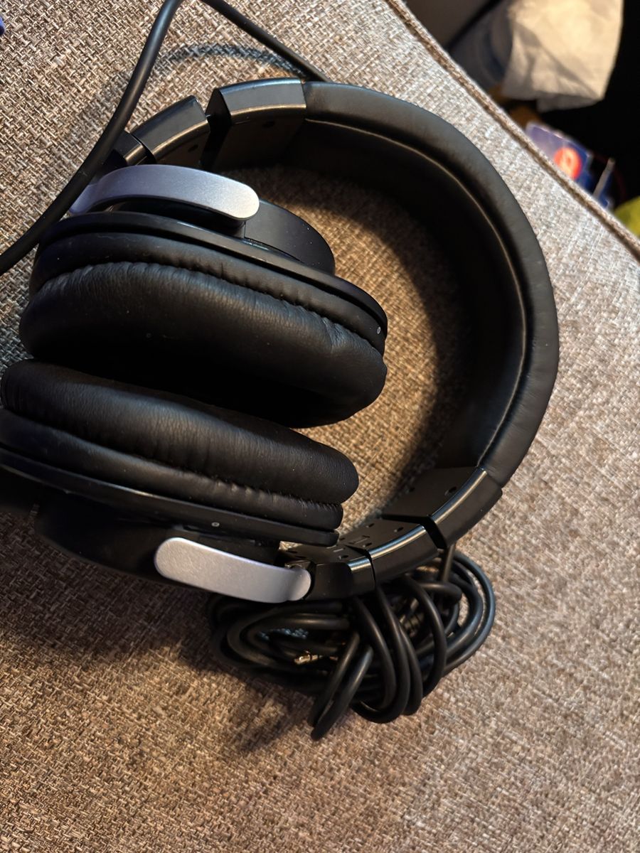 Yamaha studio monitor headphone hph-mp7 in great shape