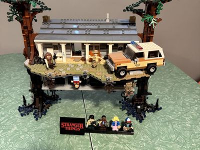 Various Star Wars Legos, one Stranger Things set