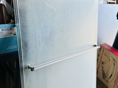 Frosted Glass Shower Doors with Handle