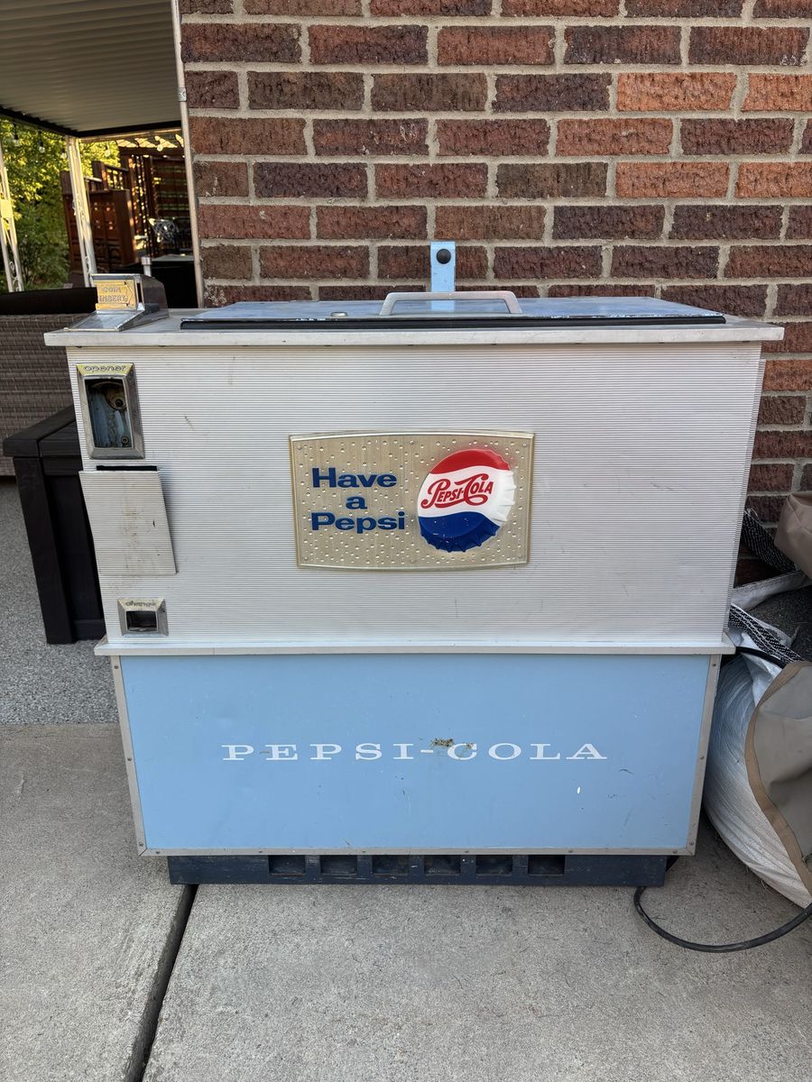 *Working* Vintage Pepsi-Cola Ideal Dispenser Co. Model A-55 Coin-Operated Soda Cooler Machine