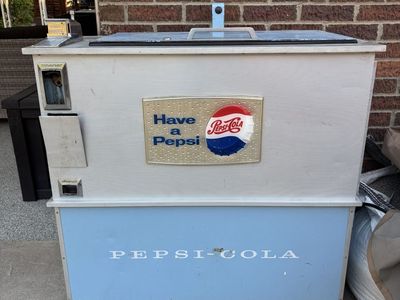 *Working* Vintage Pepsi-Cola Ideal Dispenser Co. Model A-55 Coin-Operated Soda Cooler Machine