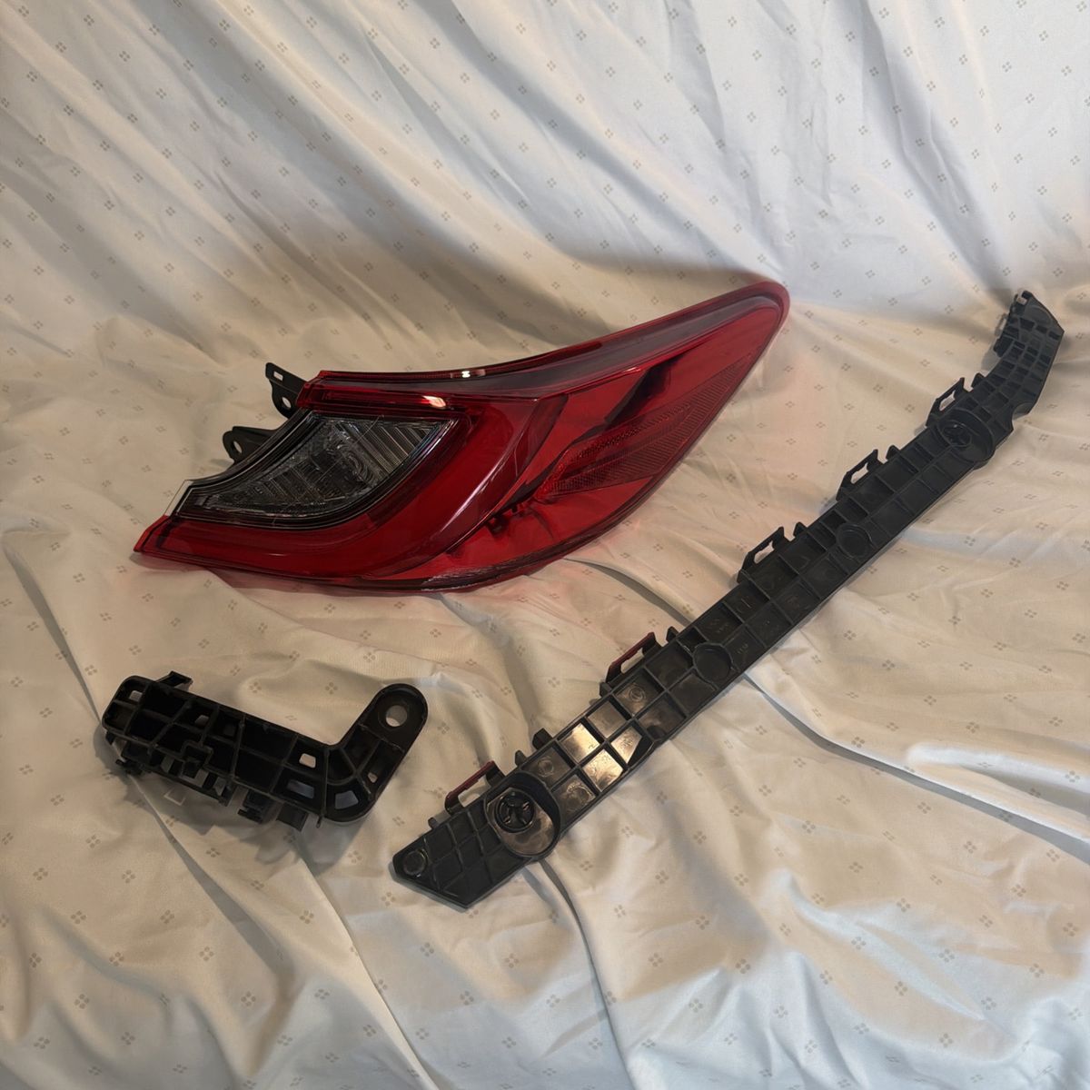 2026 Toyota Camry right taillight led with bracket