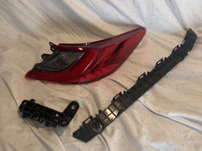2026 Toyota Camry right taillight led with bracket