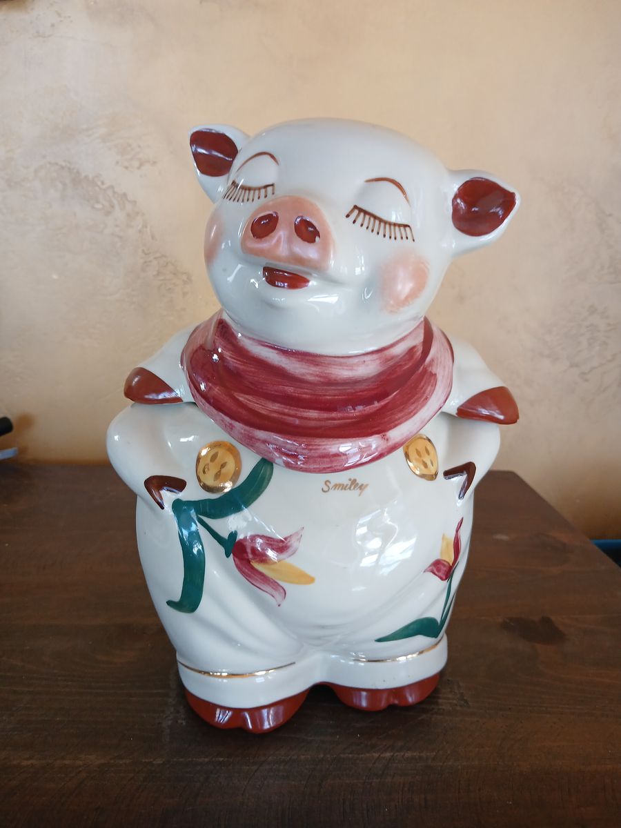 Cookie Jar Smiley Pig
