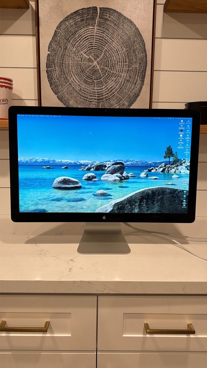 27” Apple Thunderbolt Display / Cinema Display – Excellent Condition – $100 OBO