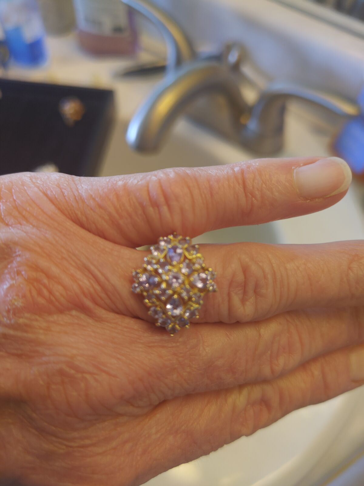 Natural Tanzanite in 14K gold Ring - size 7