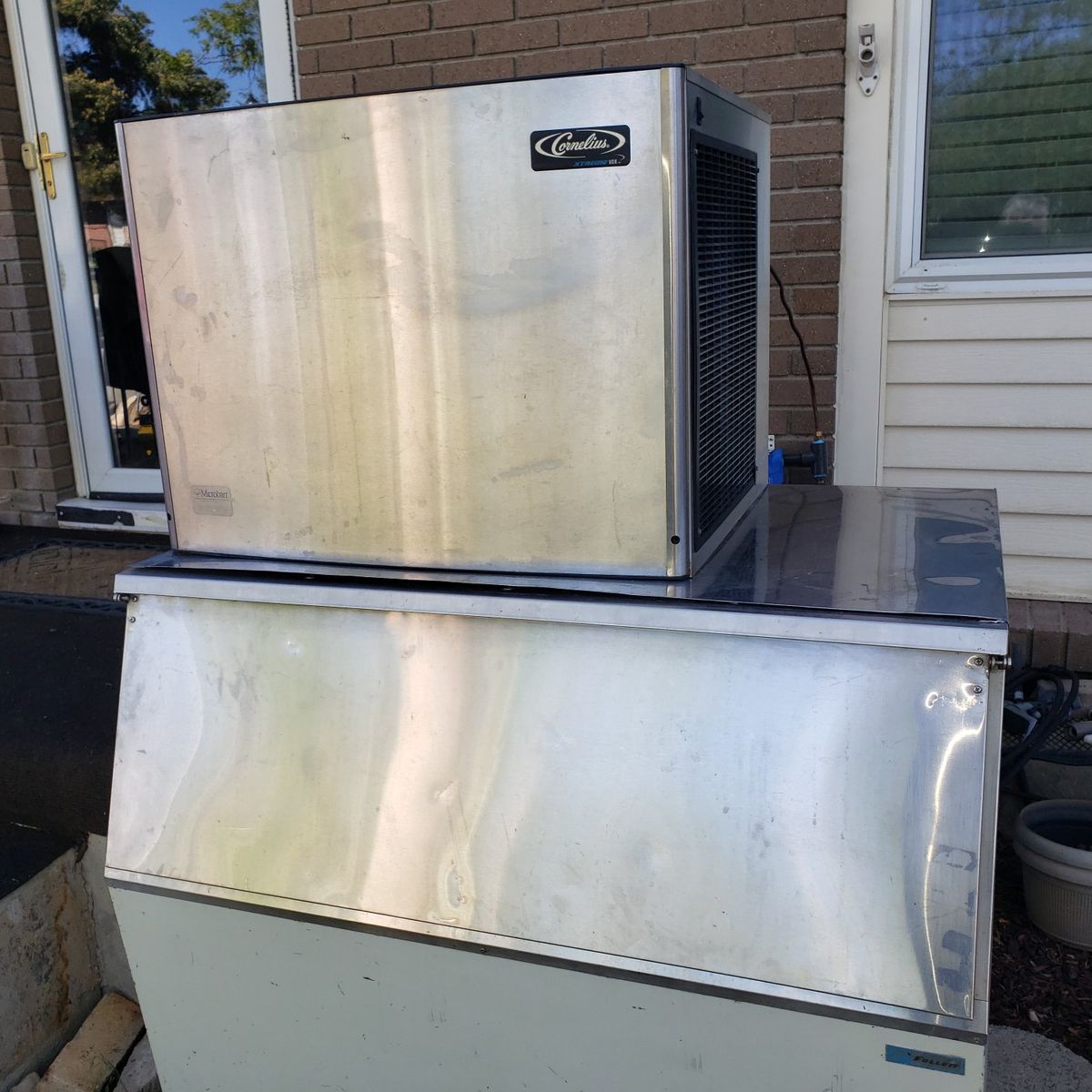 Cornelius ice machine