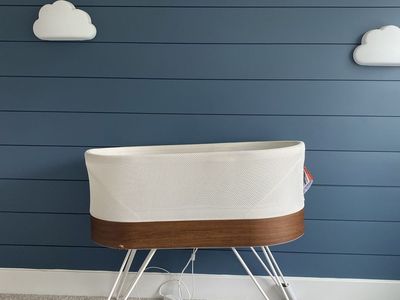 SNOO Smart Sleeper Bassinet (Happiest Baby) with Sheets & Swaddles