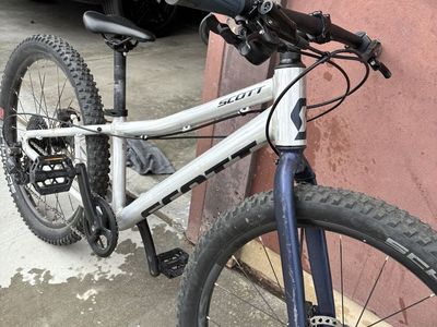 Scott Scale 400 24inch Tires